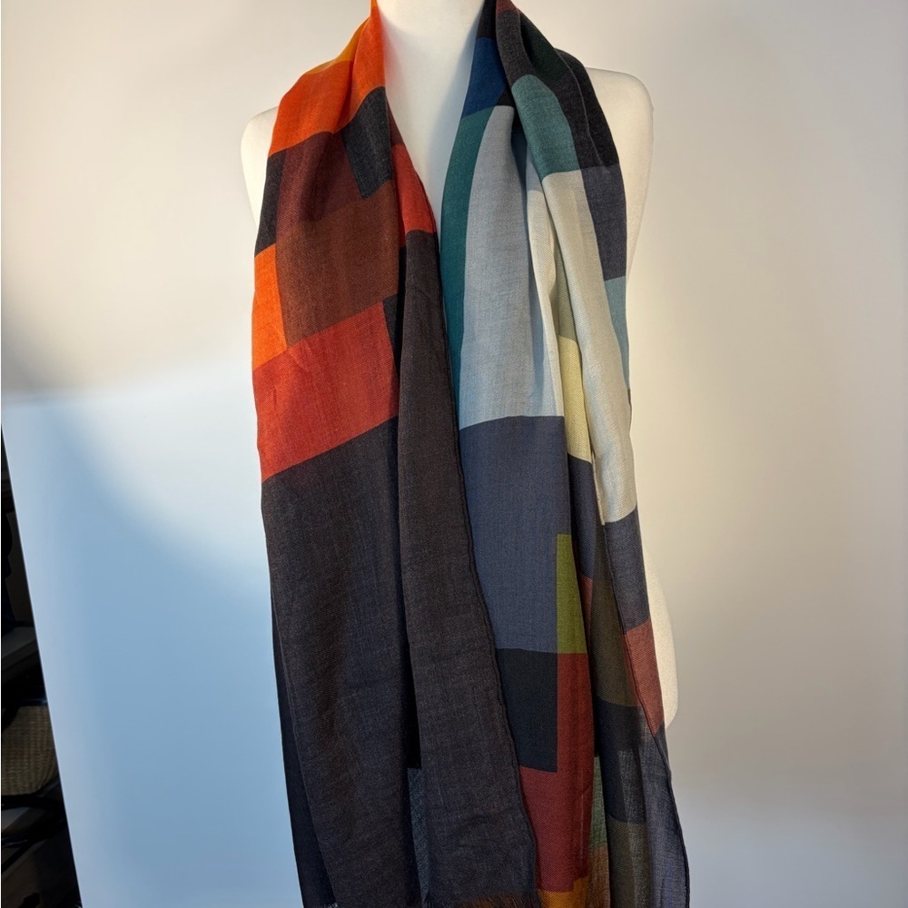 Akris Multicolor Patterned Cashmere Silk Blend Scarf. Large and Light Weight - Picture 4 of 10